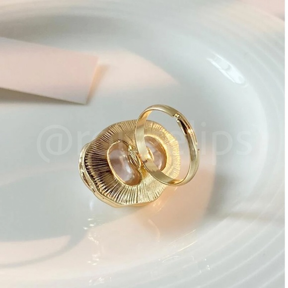 Chunky Yellow Gold Tone Ring Faux Pearl Irregular Shape - Picture 6 of 6